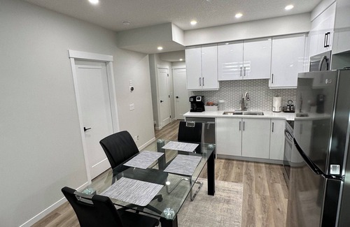 Keith House | 2 Bedroom 1.5 Bathroom Brand New Beautiful Suite