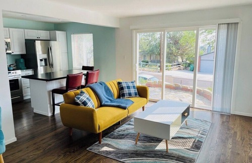 West University House | 2-Bedroom/1-Bath/Pet OK/Sleeps 8