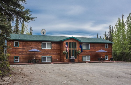 Ridgeway Apartment | 2 bedroom, 1 bath, quiet lodge close to town with forest views!