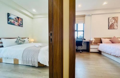 Trung Hoa Nhan Chinh Apartment | 2 Bedroom, 1 Bathroom Apartment - Vinhomes D'Capitale