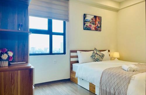 Trung Hoa Nhan Chinh Apartment | 2 Bedroom, 1 Bathroom Apartment - Vinhomes D'Capitale
