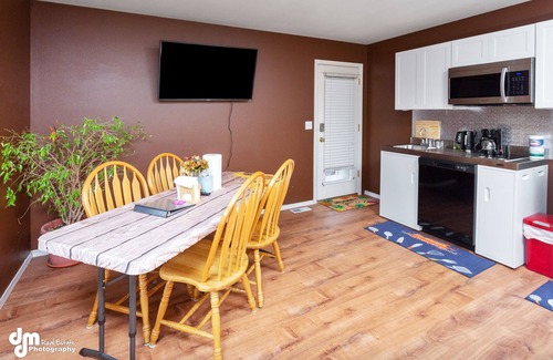 Huffman - O' Malley Apartment | 2 Bedroom 1 Bathroom Home Near Alaska Golf Course and Alaska Zoo