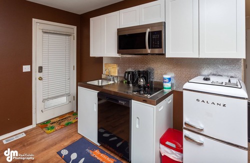 Huffman - O' Malley Apartment | 2 Bedroom 1 Bathroom Home Near Alaska Golf Course and Alaska Zoo