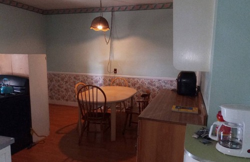 South Hills Apartment | 2 Bedroom 1 Bathroom With Full Kitchen 😃nNo Bogus Fees. Ever. Responsive Hostnn