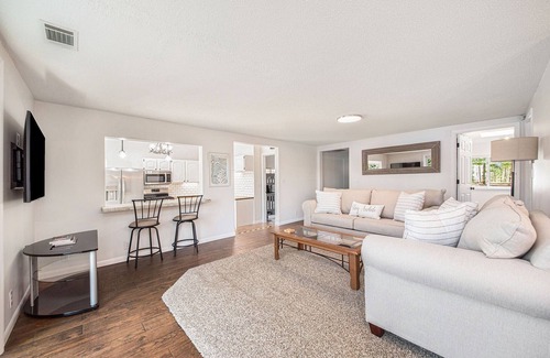 Branch Cottage | 2 Bedroom 1.5 Bath Lake Front Cottage With Dock/Hot Tub/Kayaks