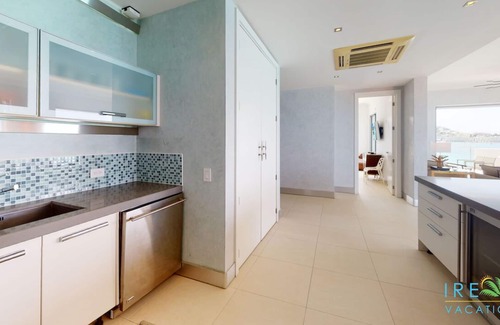 Simpson Bay Condo | 2 bedroom 2.5 Bath Luxury Penthouse on Simpson Bay Beach!
