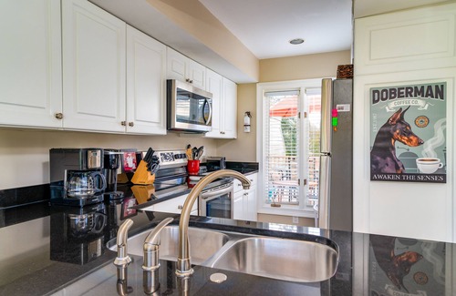 Spinnaker Beachhouses House | 2 Bedroom/2 Bath Villa! Pet Friendly Spinnaker! Walk to Beach, Club, Pools! Amenity Cards!