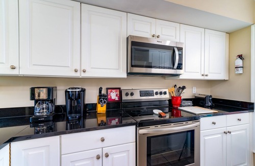 Spinnaker Beachhouses House | 2 Bedroom/2 Bath Villa! Pet Friendly Spinnaker! Walk to Beach, Club, Pools! Amenity Cards!