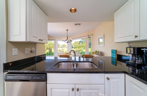 Spinnaker Beachhouses House | 2 Bedroom/2 Bath Villa! Pet Friendly Spinnaker! Walk to Beach, Club, Pools! Amenity Cards!