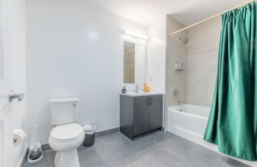 Orange Apartment | 2 bedroom 2 bath Suite, Near American Dream and The Airport, Free Parking, King Bed and 2 Queen Beds, Washer and Dryer