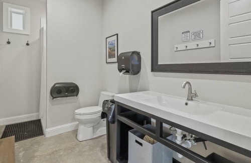 Gainesville House | 2 Bedroom 2 Bathroom 2 Slide Outs Family Friendly Vacation on Wheels