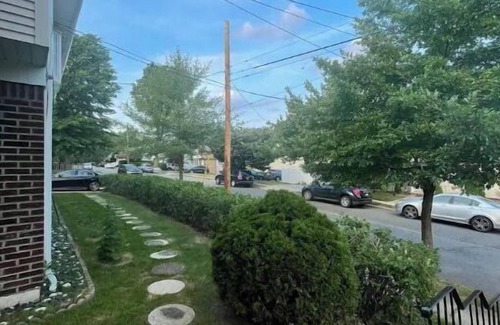 Teaneck House | 2 bedroom 2 bathroom entire apartment near NYC
