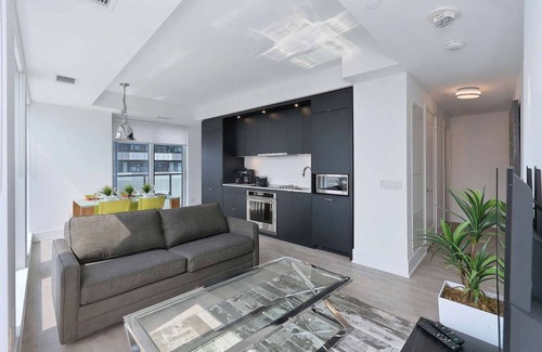Wellington Place Apartment | 2 Bedroom/2 Bathroom Suite
