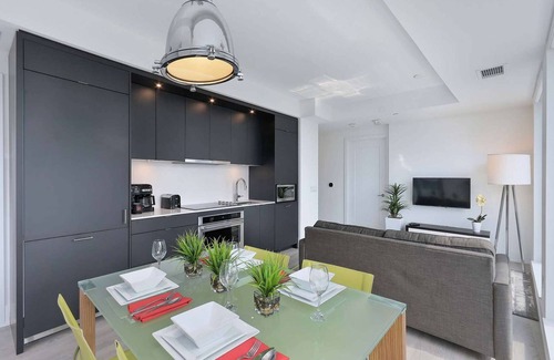 Wellington Place Apartment | 2 Bedroom/2 Bathroom Suite