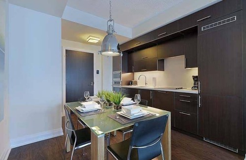 Willowdale Apartment | 2 Bedroom/2 Bathroom Suite