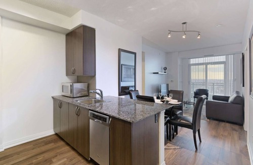 Henry Farm Apartment | 2 Bedroom/2 Bathroom Suite