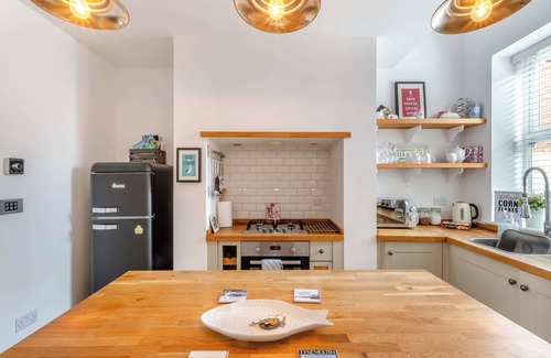 Cullercoats Cottage | 2 bedroom accommodation in Cullercoats, near Tynemouth