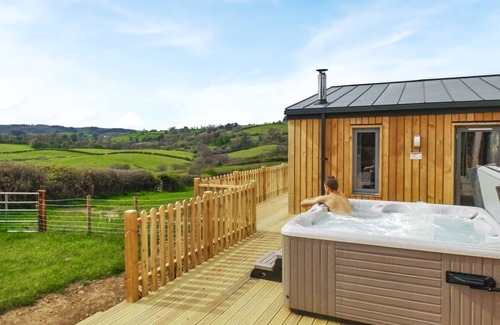 Llanddewi Ystradenny Ski Chalet | 2 bedroom accommodation in Castle Pren, Llandrindod Wells
