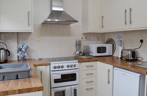 Hopton on Sea Cottage | 2 bedroom accommodation in Hopton-on-Sea, near Great Yarmouth