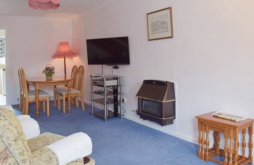 Hopton on Sea Cottage | 2 bedroom accommodation in Hopton-on-Sea, near Great Yarmouth
