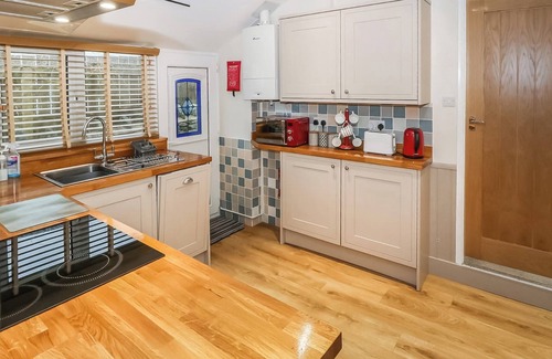Caergeiliog Cottage | 2 bedroom accommodation in Four Mile Bridge, near Trearddur Bay