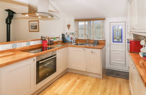 Caergeiliog Cottage | 2 bedroom accommodation in Four Mile Bridge, near Trearddur Bay