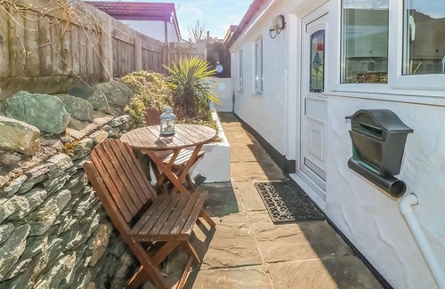 Caergeiliog Cottage | 2 bedroom accommodation in Four Mile Bridge, near Trearddur Bay