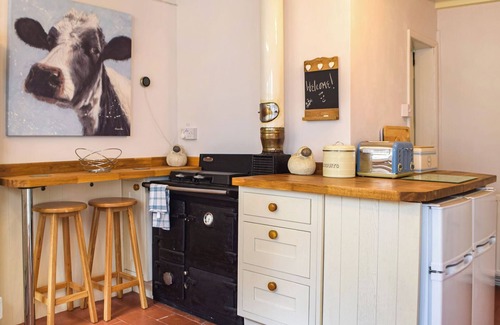 Llanybydder Cottage | 2 bedroom accommodation in Cwrt-newydd