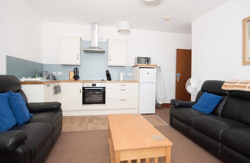 Dinas Dinlle Cabin | 2 bedroom accommodation in Caernarfon