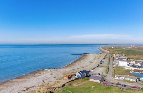 Dinas Dinlle Apartment | 2 bedroom accommodation in Caernarfon