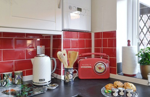 Hotham Cottage | 2 bedroom accommodation in North Cave
