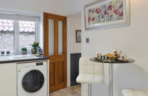 Hotham Cottage | 2 bedroom accommodation in North Cave