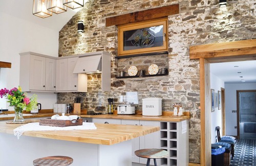 Ammanford Cottage | 2 bedroom accommodation in Betws, near Ammanford