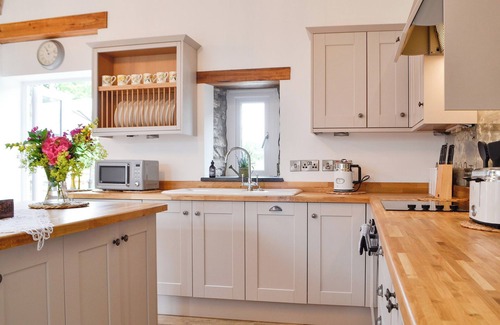 Ammanford Cottage | 2 bedroom accommodation in Betws, near Ammanford