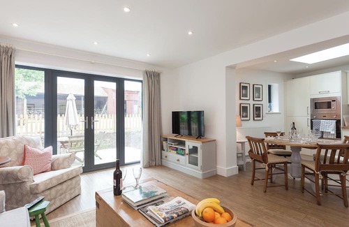 West Meon Cottage | 2 bedroom accommodation in Beauworth, near Alresford