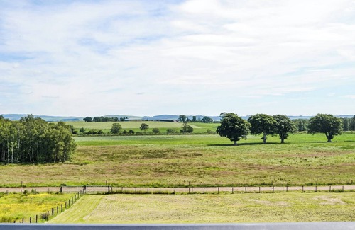 Torthorwald Cottage | 2 bedroom accommodation in Gin Case