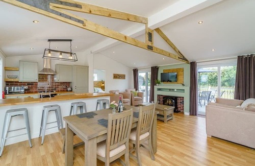 Ellesmere Ski Chalet | 2 bedroom accommodation in Tetchill