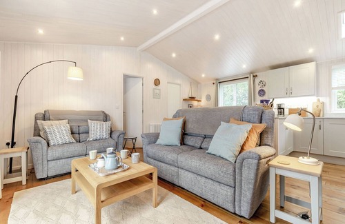 Hundall Cottage | 2 bedroom accommodation in Mercia Marina, near Derby