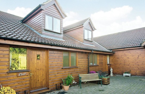 Smallburgh Cottage | 2 bedroom accommodation in Wayford Bridge, near Stalham