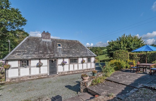 Caersws Cottage | 2 bedroom accommodation in Trefeglwys, near Caersws