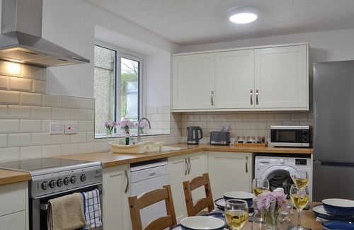 Dinas Cottage | 2 bedroom accommodation in Rhosgadfan, near Caernarfon