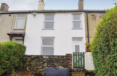 Dinas Cottage | 2 bedroom accommodation in Rhosgadfan, near Caernarfon