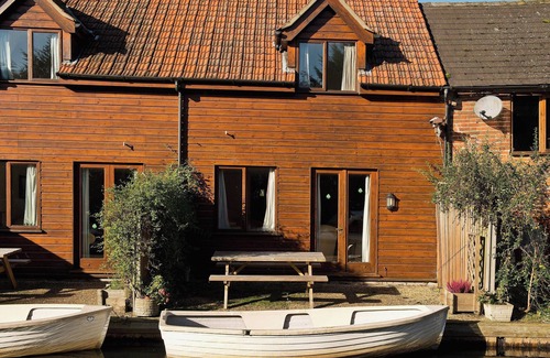 Smallburgh Cottage | 2 bedroom accommodation in Wayford Bridge, near Stalham