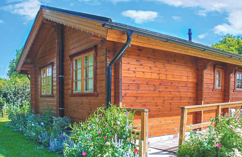 Ryther Ski Chalet | 2 bedroom accommodation in Stillingfleet, York
