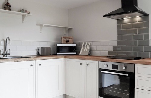 Mawr Cottage | 2 bedroom accommodation in Felindre, near Swansea