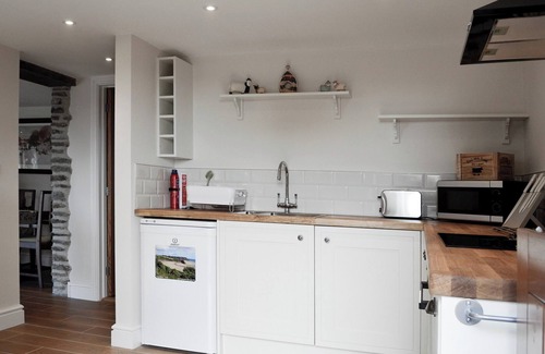 Mawr Cottage | 2 bedroom accommodation in Felindre, near Swansea
