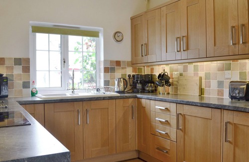 Borth Cottage | 2 bedroom accommodation in Dol-y-Bont, near Borth