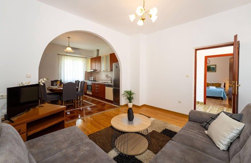 Galovac Apartment | 2 bedroom amazing apartment in Galovac