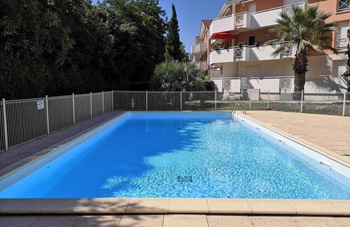 Gujan-Mestras Apartment | 2-bedroom apartment close to port, beach, stores, train station