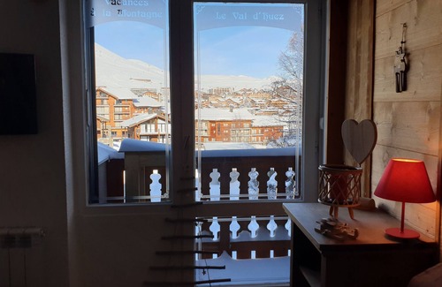 Huez Apartment | 2 bedroom apartment chalet atmosphere